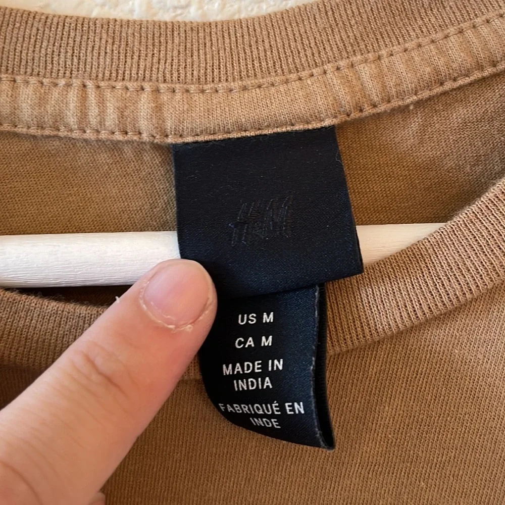 H&M T shirt - Picture 2 of 3